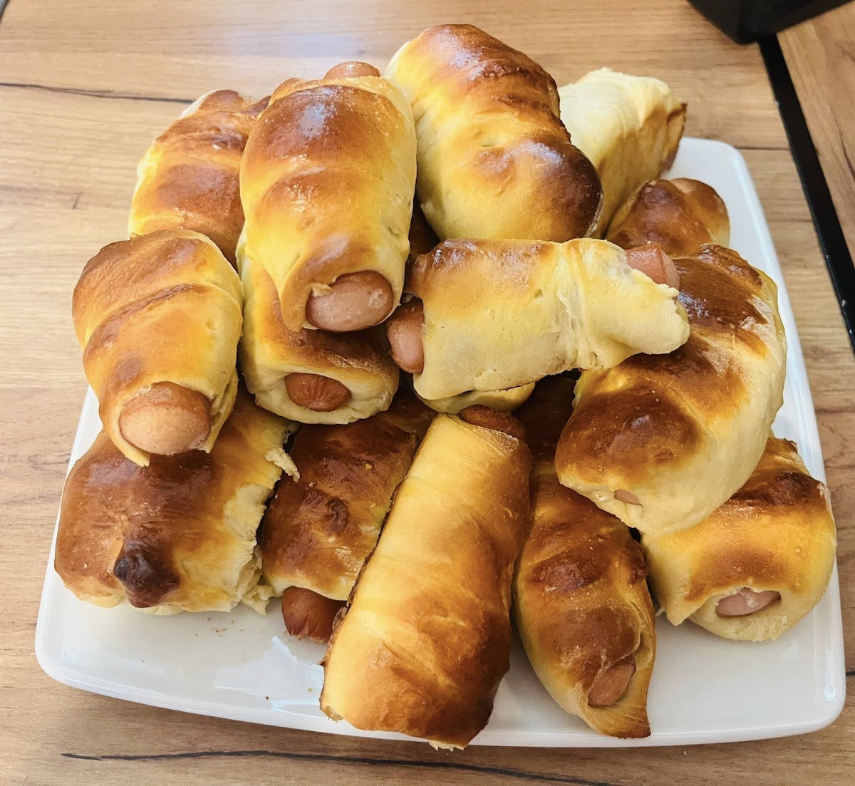 Mini hot-dogi w cieście drożdżowym - lekka kolacja dla całej rodziny